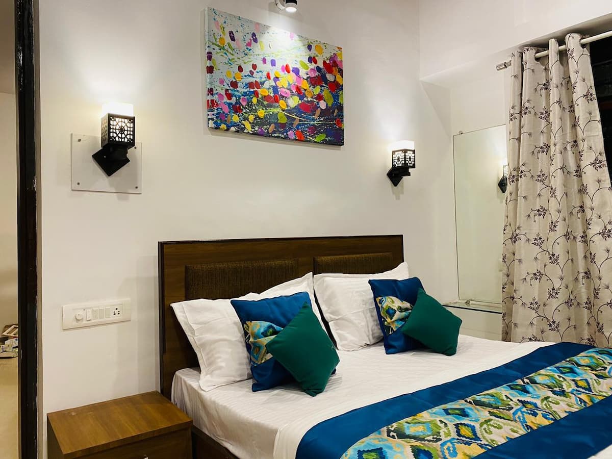 West Valley Villa 4 Bhk - Tap to explore photos