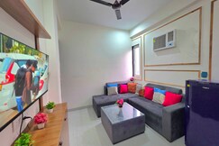 413AP I 47 - 1bhk, Luxury Apt, Couple, Family, Patient long homestay by Instay