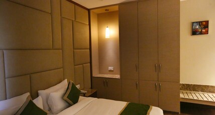 Hotel Maple Grand Room Type - Super Deluxe room