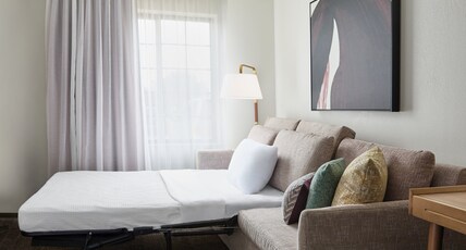 Staybridge Suites Peoria Downtown Room Type - 1 Bedroom Suite Communications  Accessible Tub