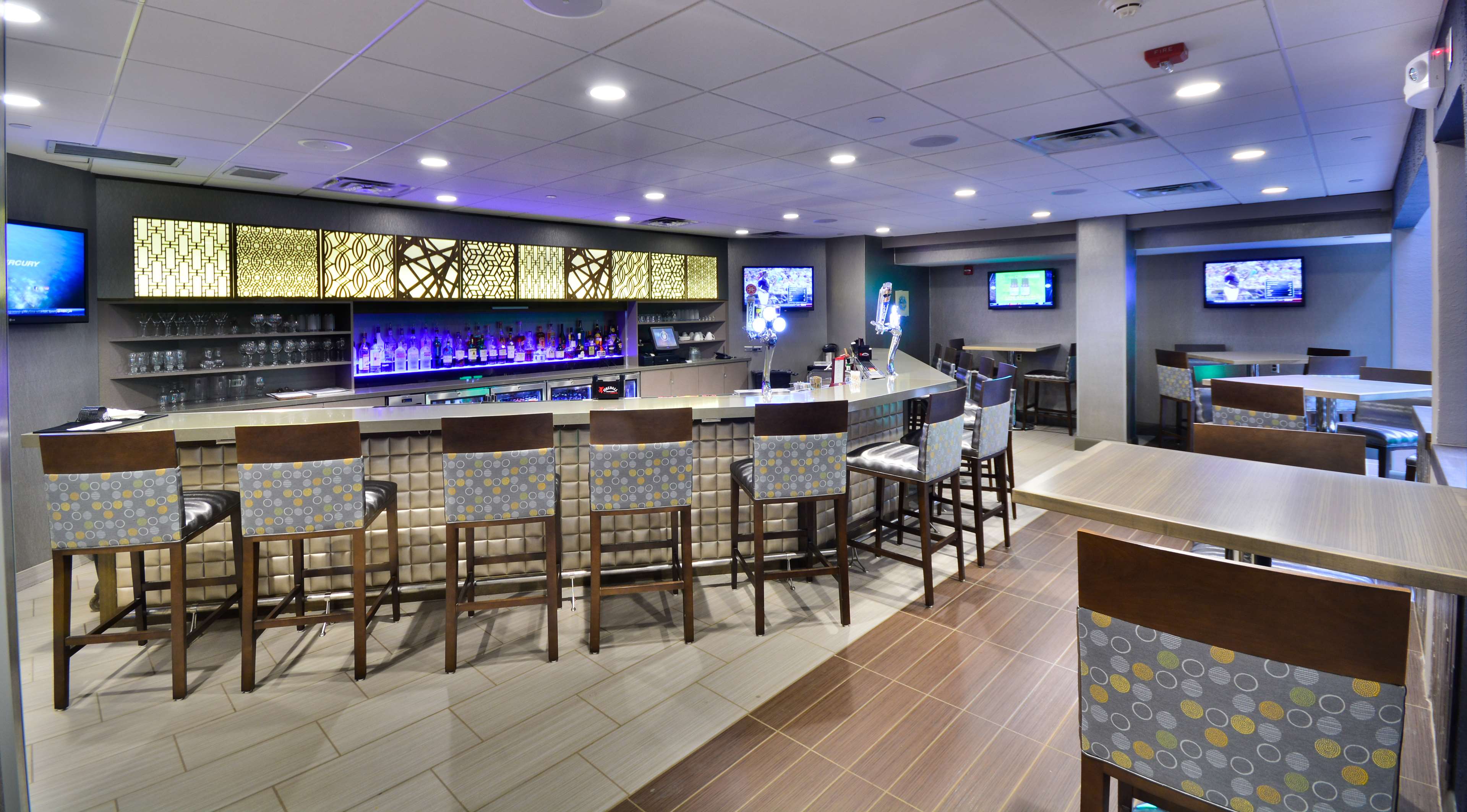 Embassy Suites Denver Stapleton - Tap to explore photos