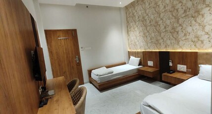 Topline Resort Room Type - Executive Deluxe Twin Bed Room