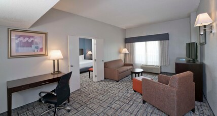Best Western Plus Hotel & Conference Center Room Type - Suite-1 King Bed, Non-Smoking, Executive Floor, Jacuzzi, Mirror Wall, Sofa, Full Breakfast