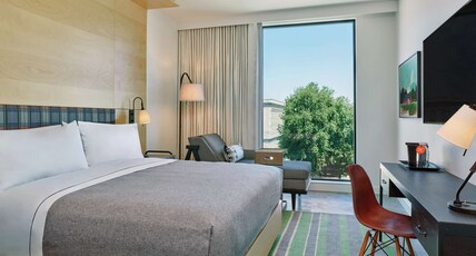 Canopy by Hilton Portland Pearl District Room Type - 1 KING HEARING ACCESSIBLE
