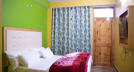 Tarini  Homestay Room Type - Delux Room with Private Balcony