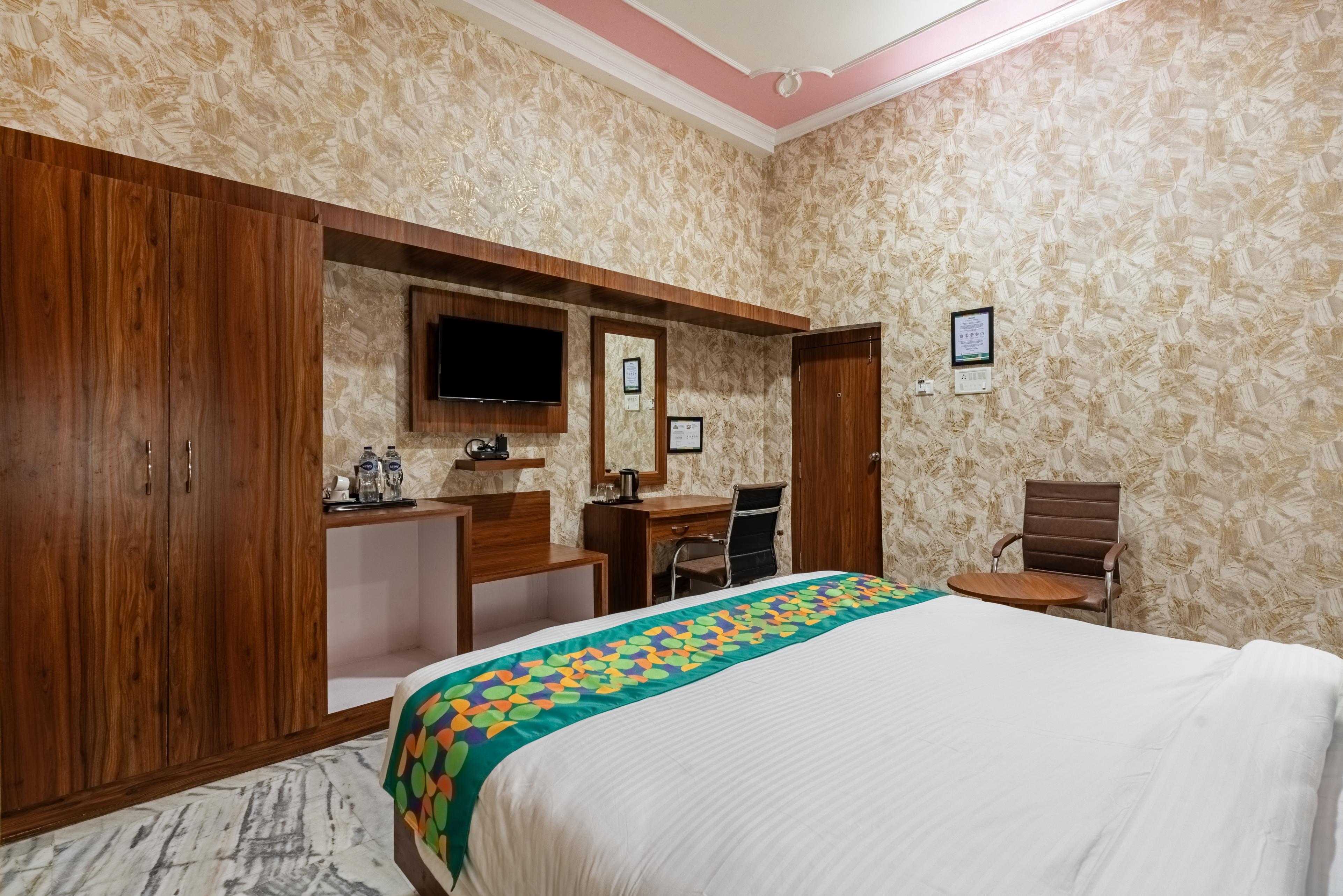 Treebo Una Regency - Near Danapur Railway Station - Tap to explore photos