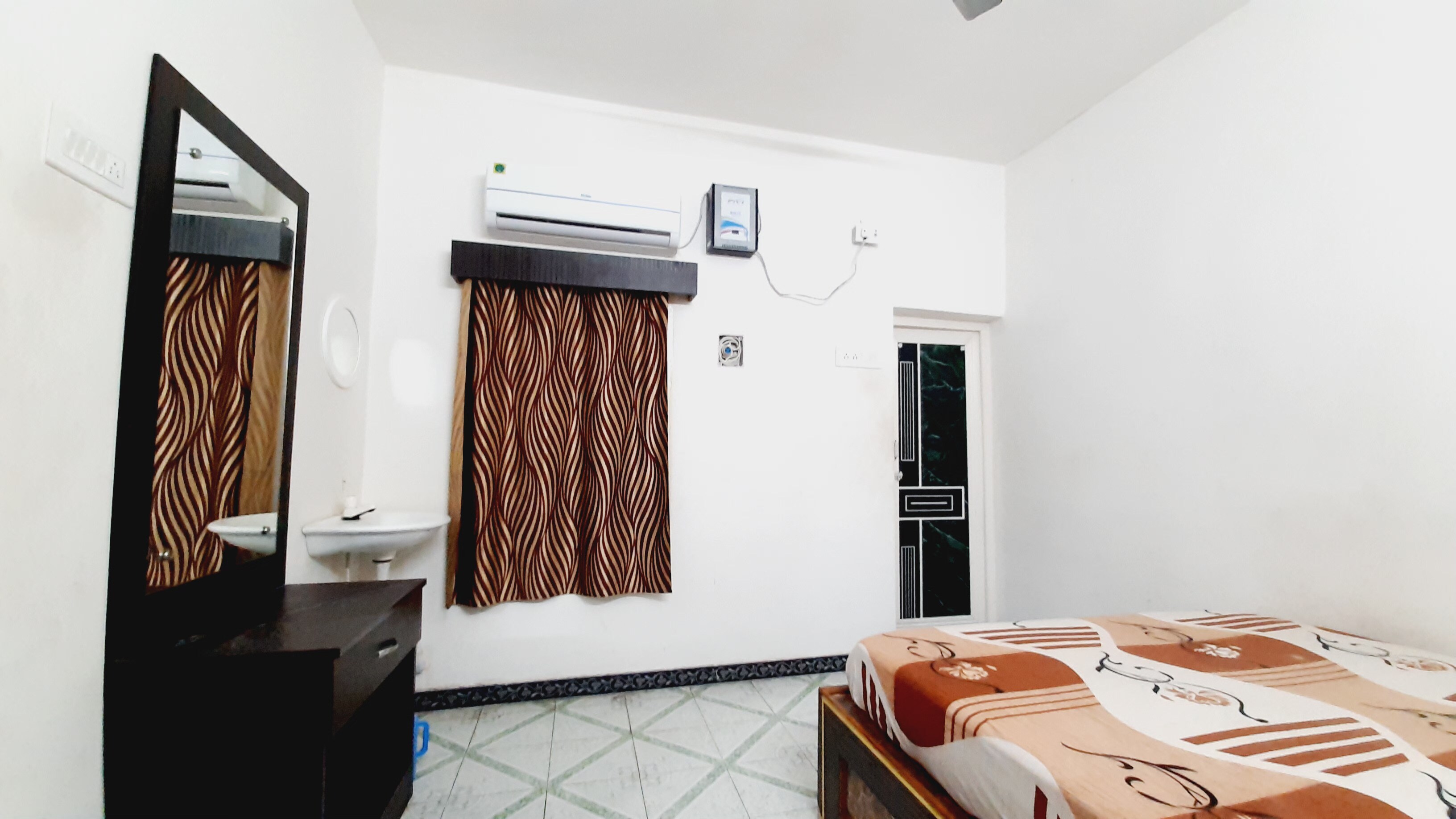 PR Cottage and Rooms - Tap to explore photos