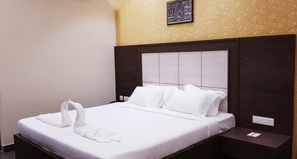 HOTEL STARWAY Room Type - SUPER DELUXE KING BED