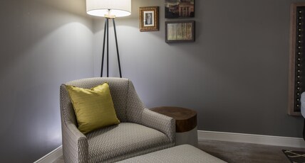 Hotel Indigo HATTIESBURG Room Type - 1 King 1 Bdrm Ste Mobil Access Roll Shwr