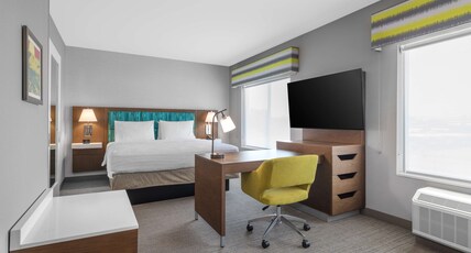Hampton Inn & Suites by Hilton Bakersfield Central Room Type - 1 KNG STDO MIC FRIDG WETBR