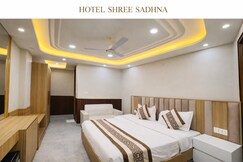 Hotel Shree Sadhna - Vrindavan Chhatikara Road