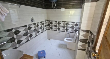 Woodstock Villa - Private Balcony, Mountain View and Parking Room Type - Cozy Budget Room with Balcony
