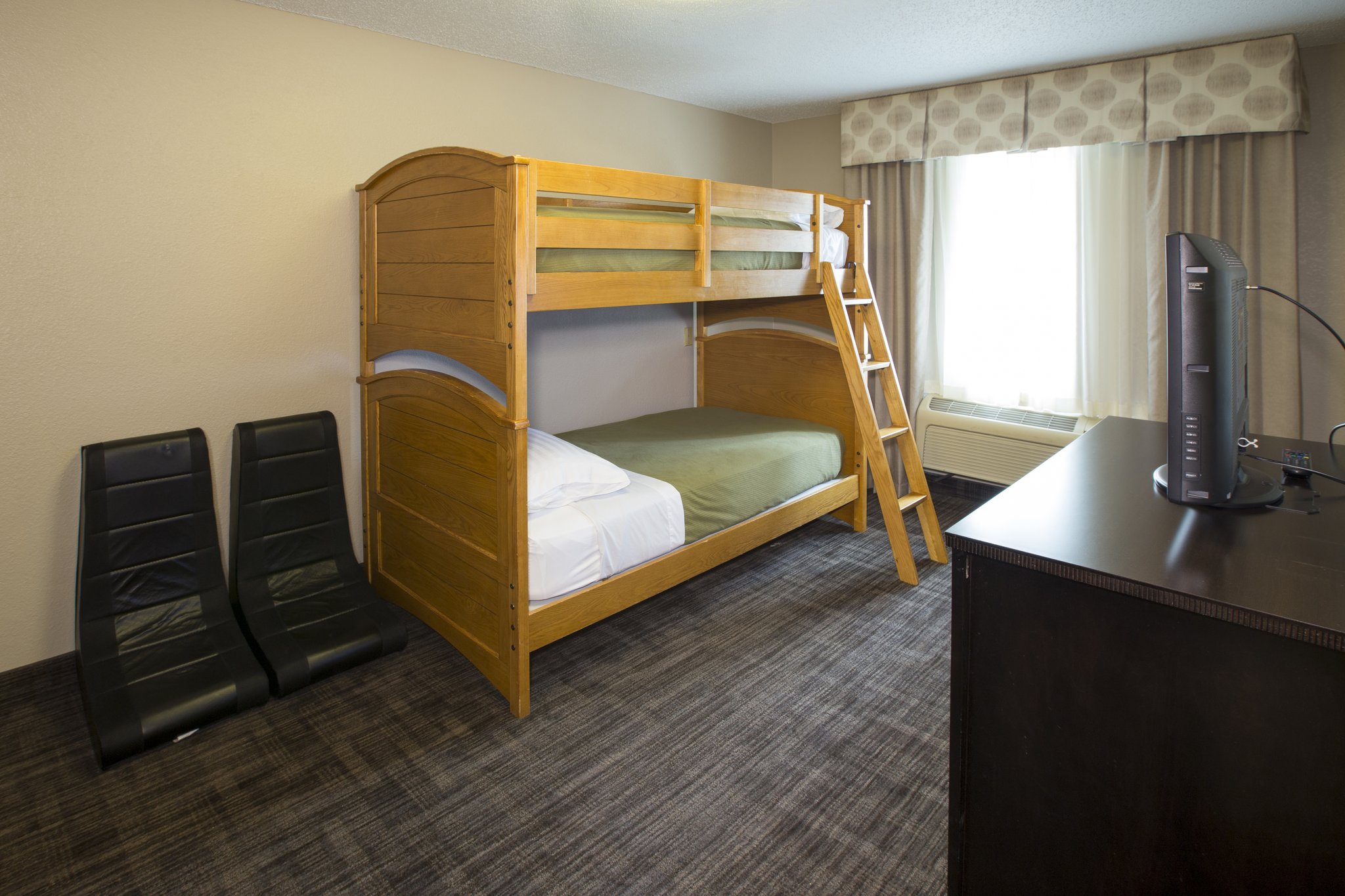 Holiday Inn Express Hotel & Suites-Saint Joseph - Tap to explore photos