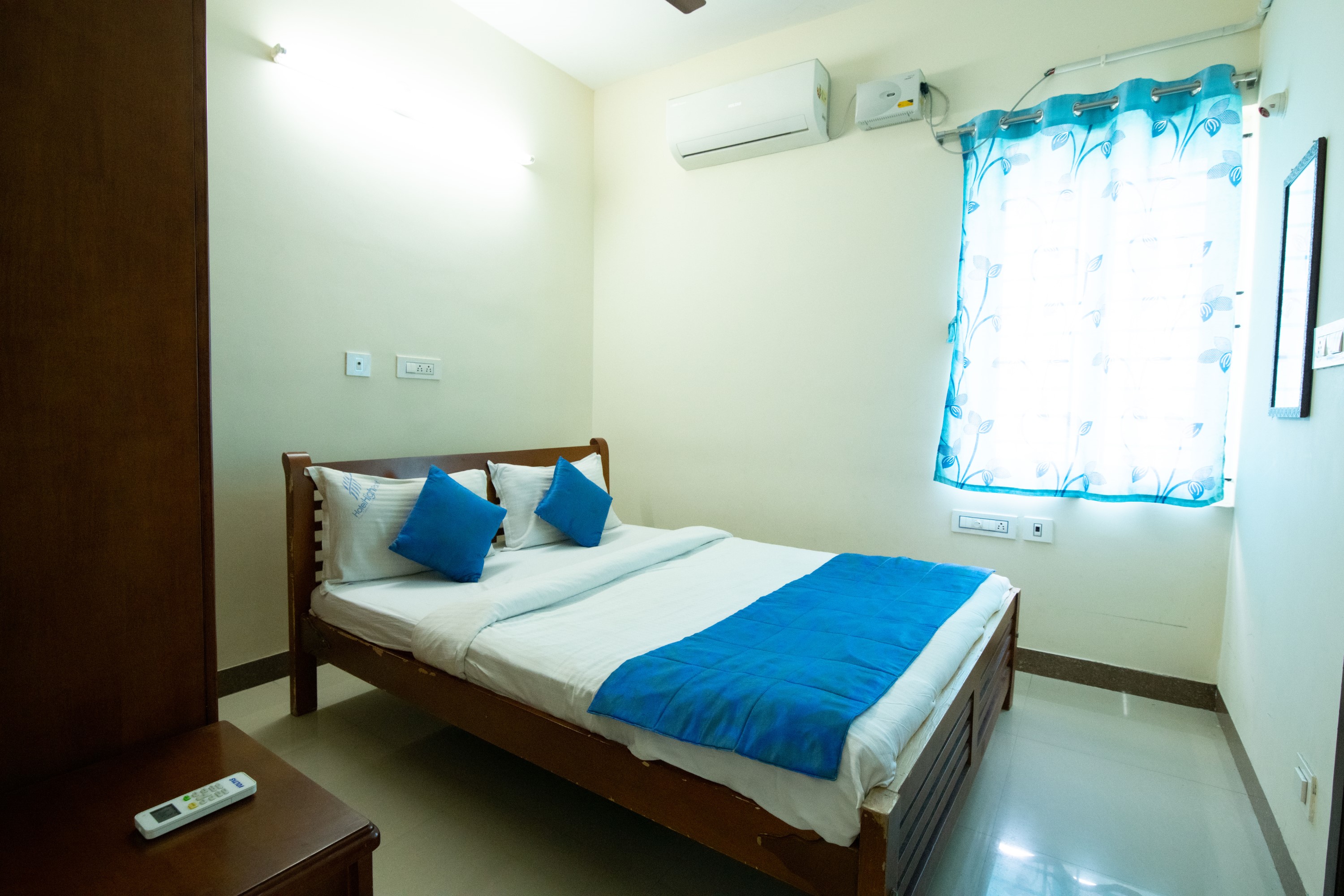 High Point Serviced Apartment - Tap to explore photos