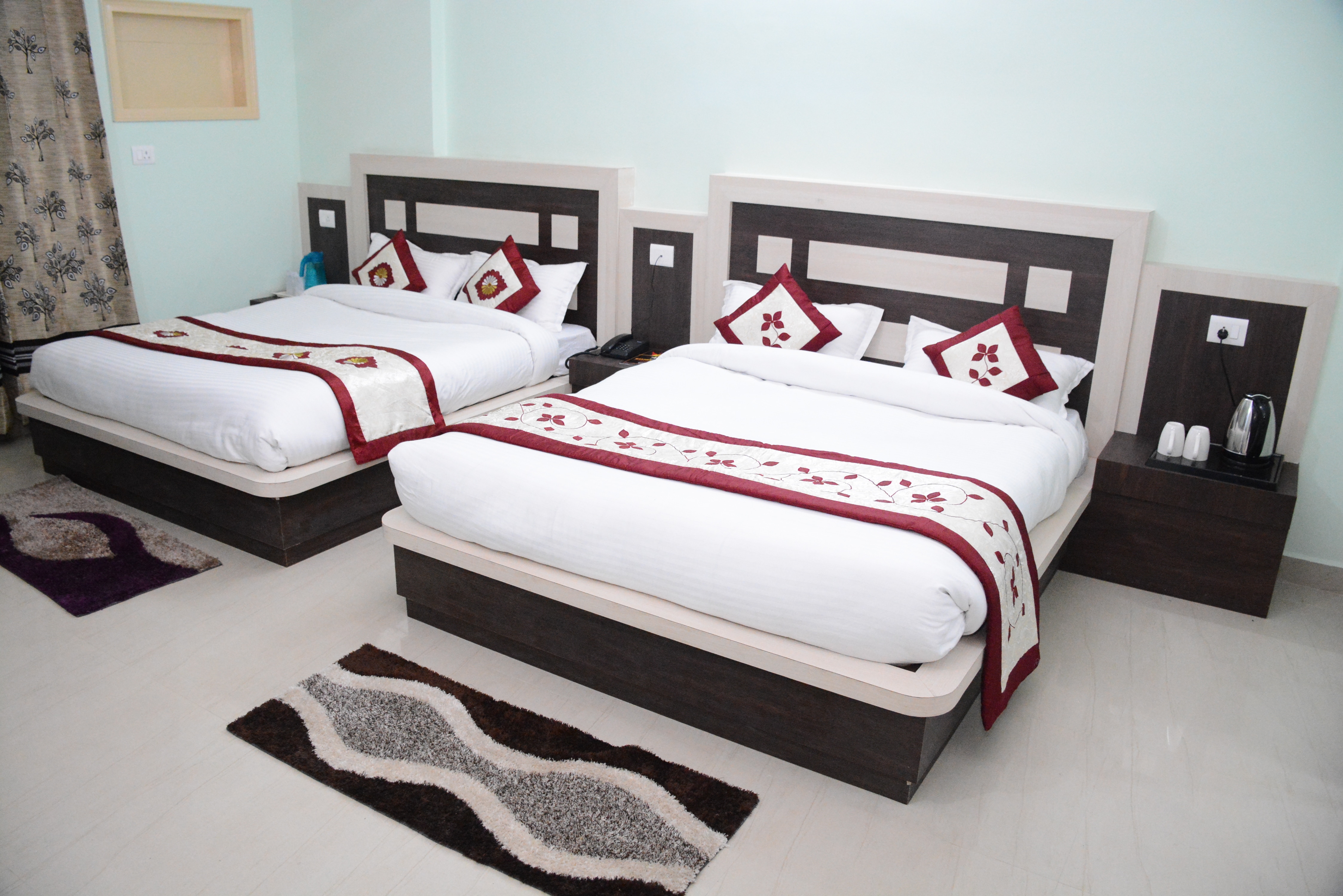 Hotel Rakhee Palace  - Tap to explore photos