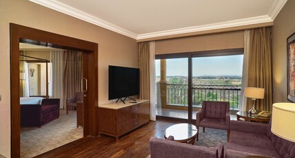 Hilton Alexandria King's Ranch Room Type - KING ONE BEDROOM SUITE