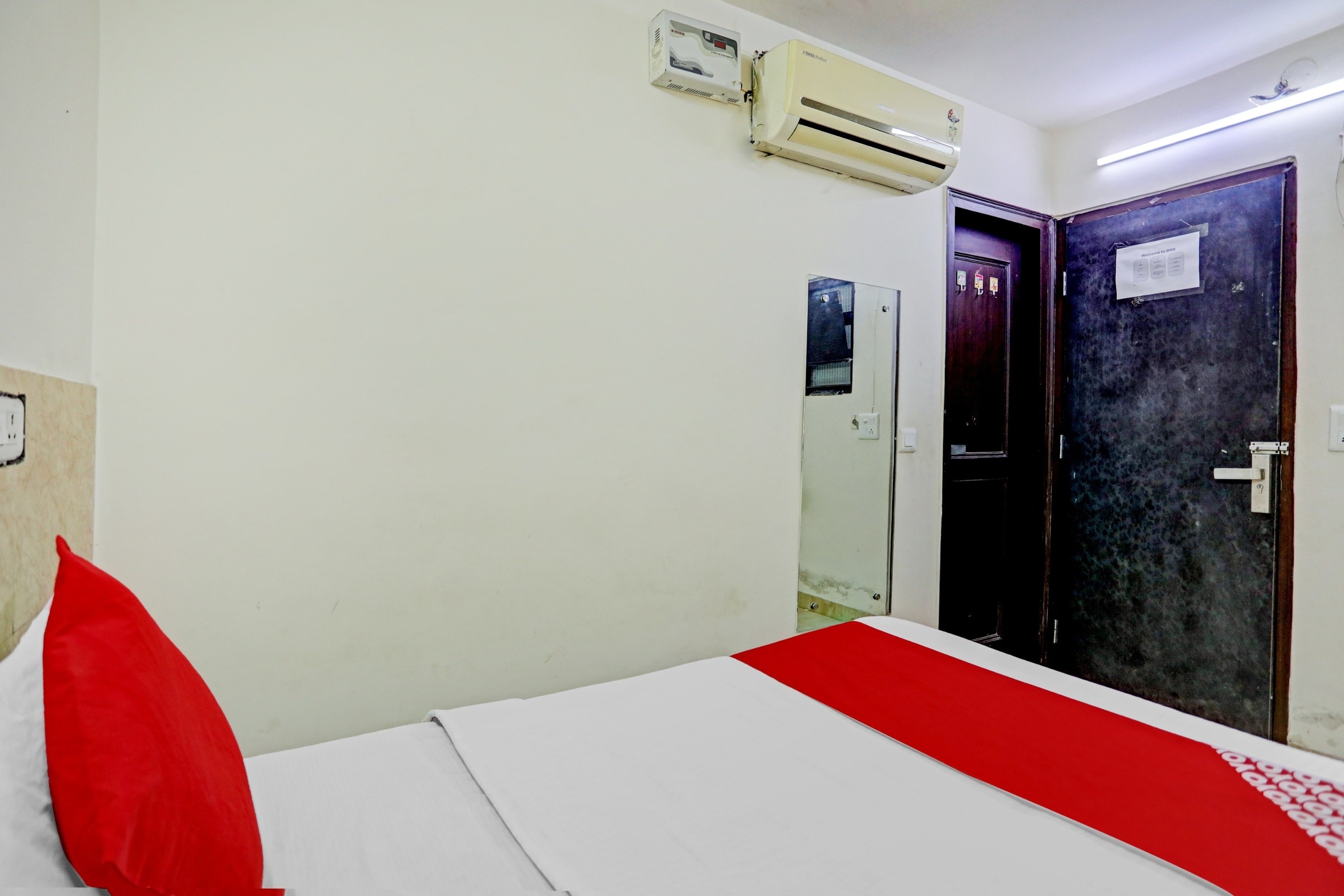 Hotel O OS Hotel - Tap to explore photos