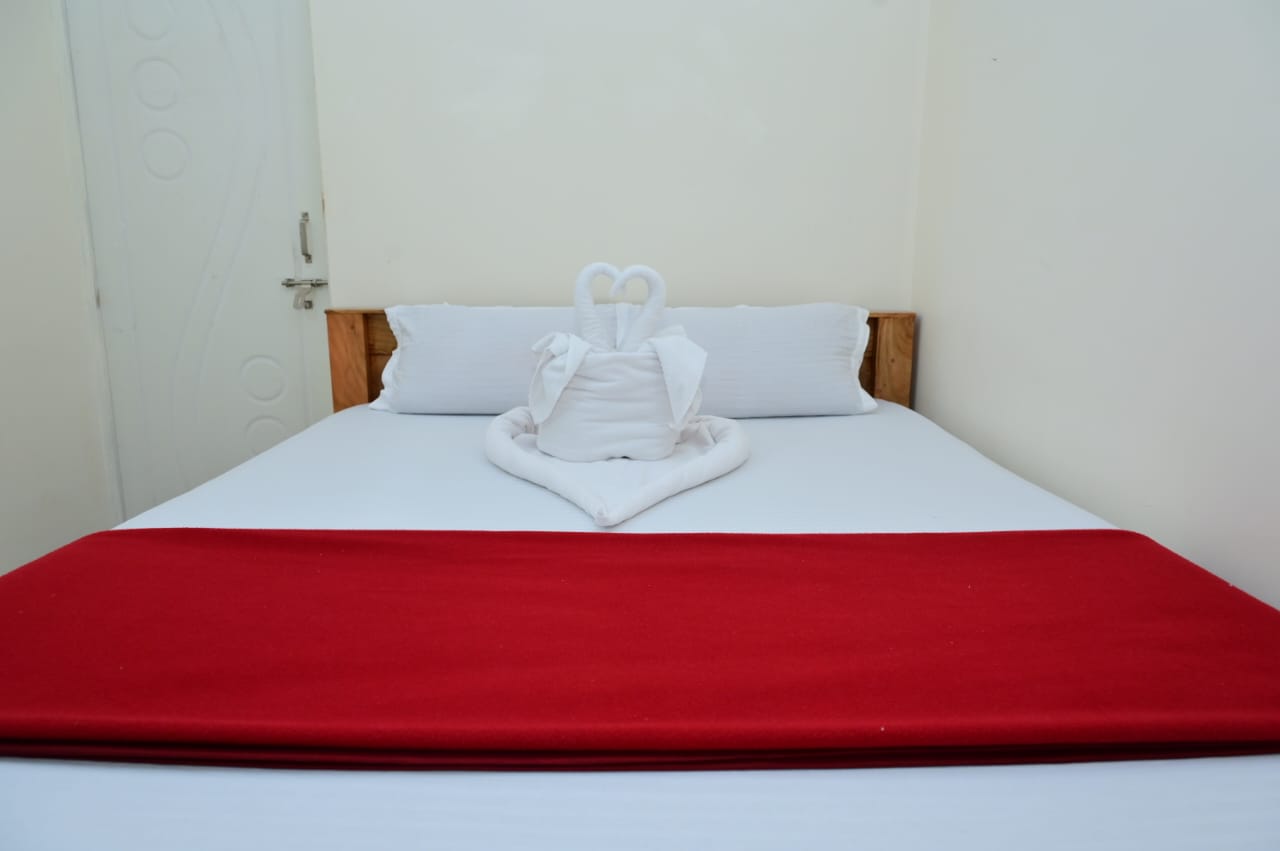 GOLDEN GATE HOMESTAY - Tap to explore photos