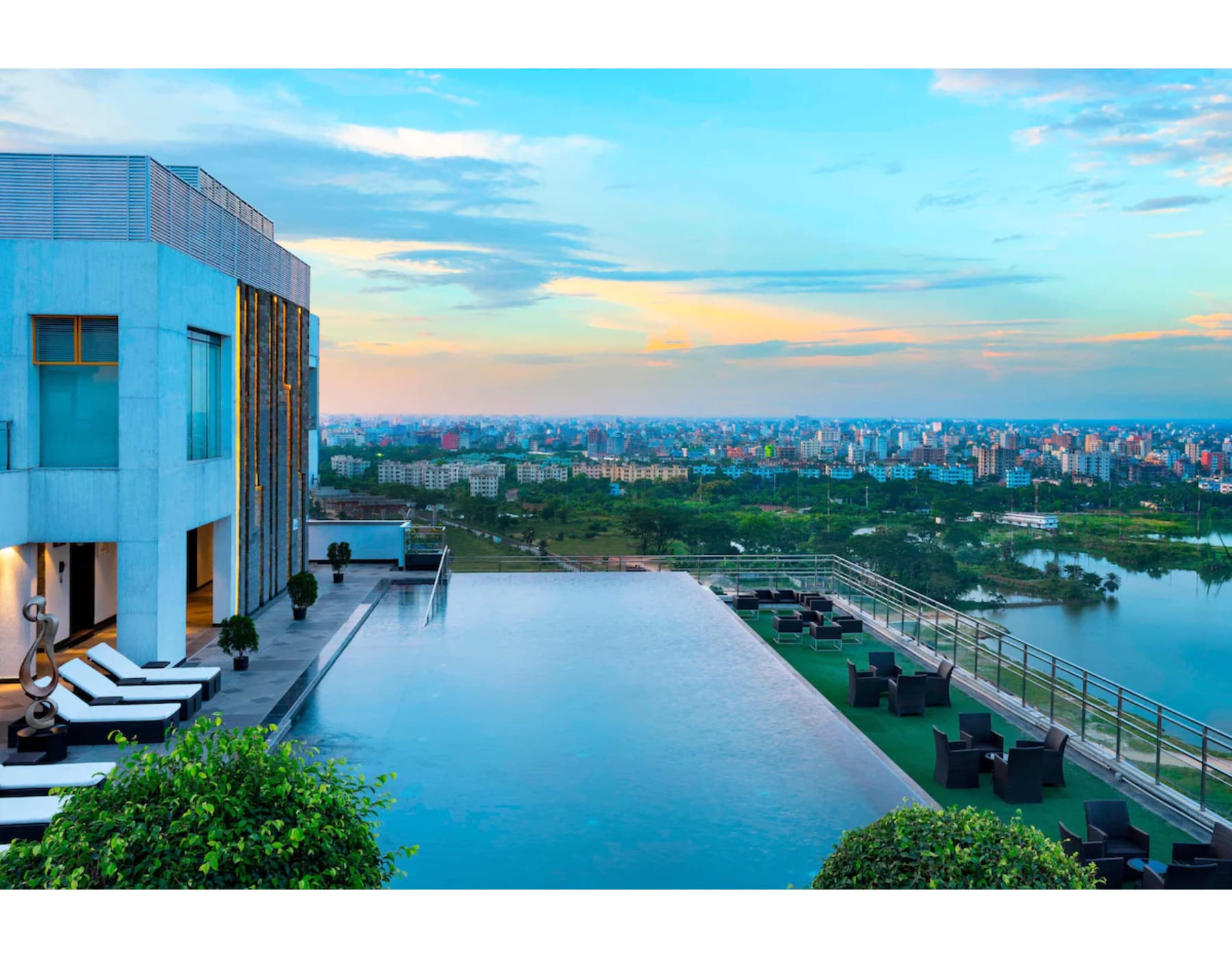 Le Mridien Dhaka by Marriott - Tap to explore photos