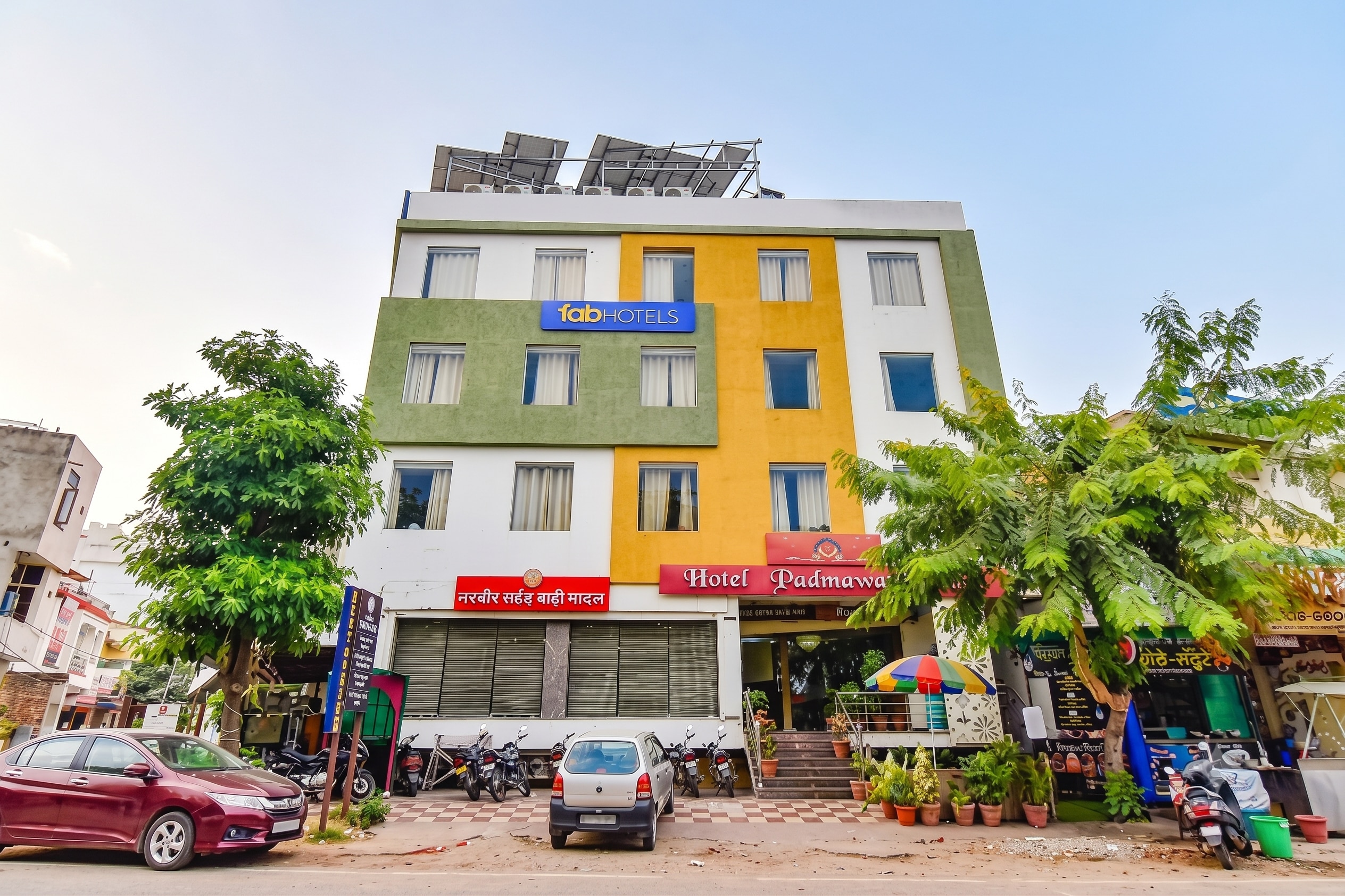 FabHotel Padmawati Palace - Near Elements Mall - Tap to explore photos