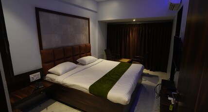 Hotel Modi Samrat Room Type - DELUXE AC ROOM