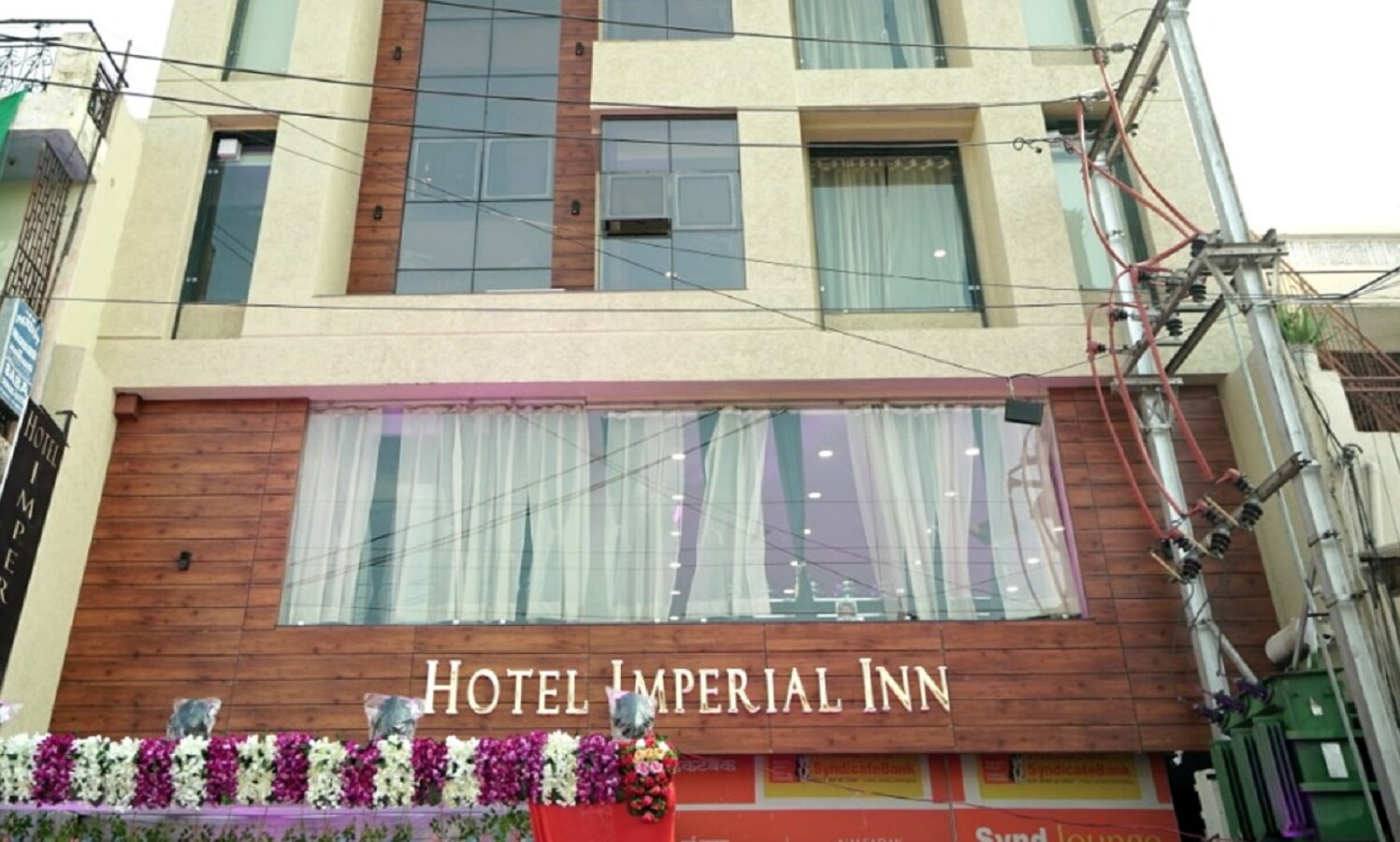 Hotel Imperial Inn - Tap to explore photos