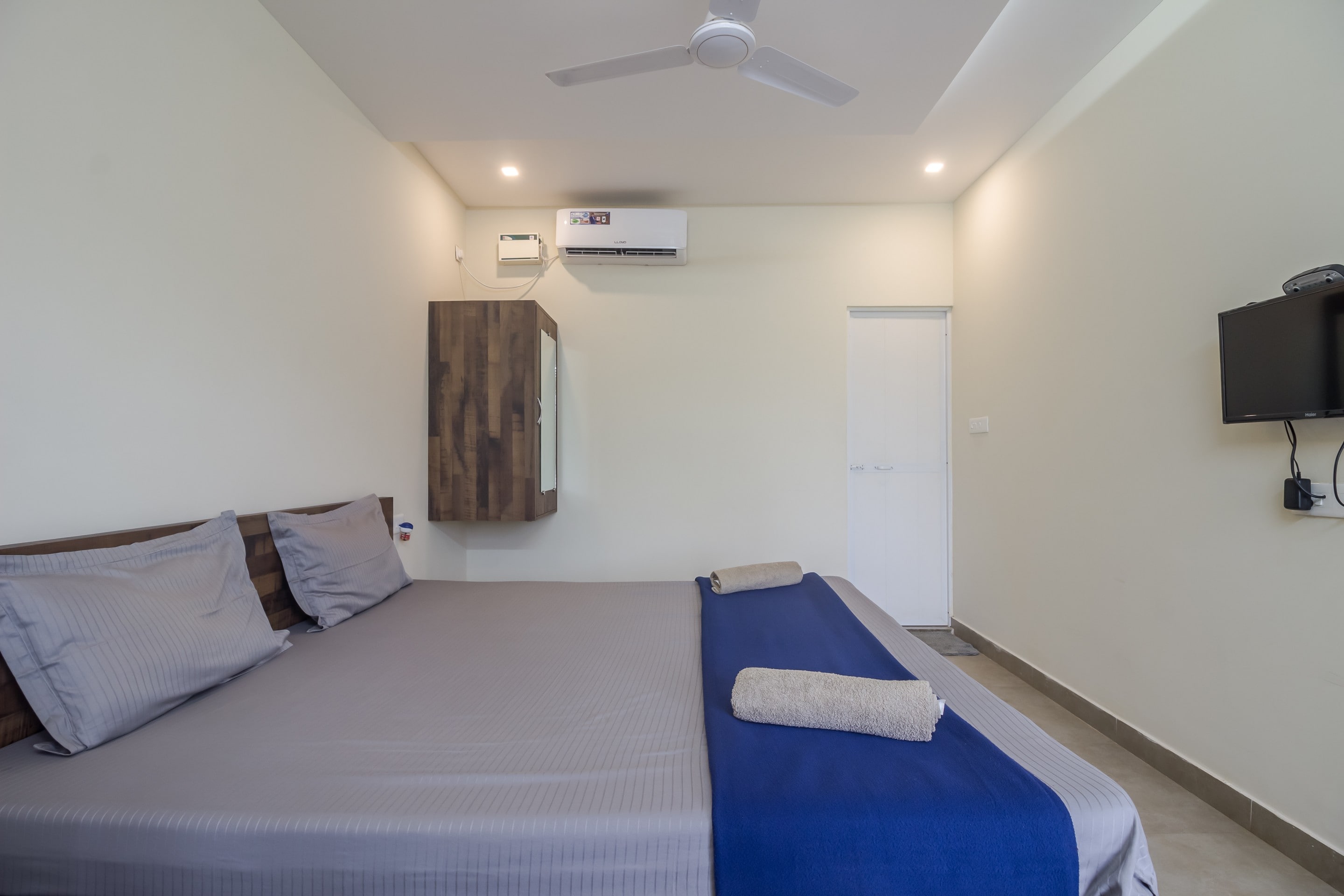Virat Square Garden | Rooms & Caretaker - Tap to explore photos