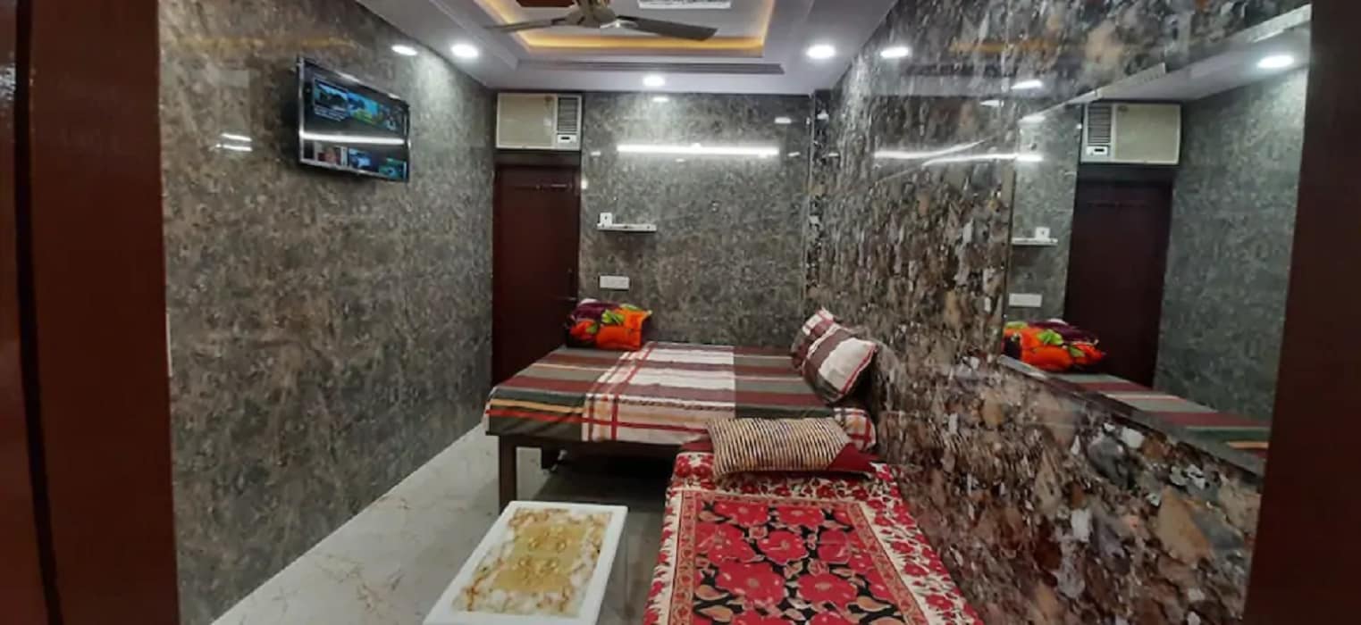 Couples Friendly Independent flat in Posh Lajpat Nagar - Tap to explore photos