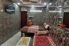 Couples Friendly Independent flat in Posh Lajpat Nagar