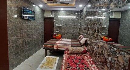 Couples Friendly Independent flat in Posh Lajpat Nagar Room Type - Couples Friendly Independent flat in Posh Lajpat Nagar