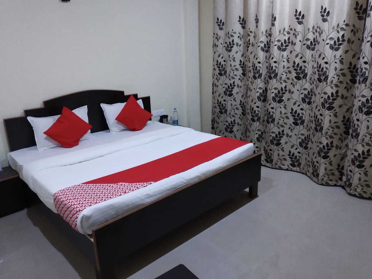 Hotel Ashiana - Tap to explore photos