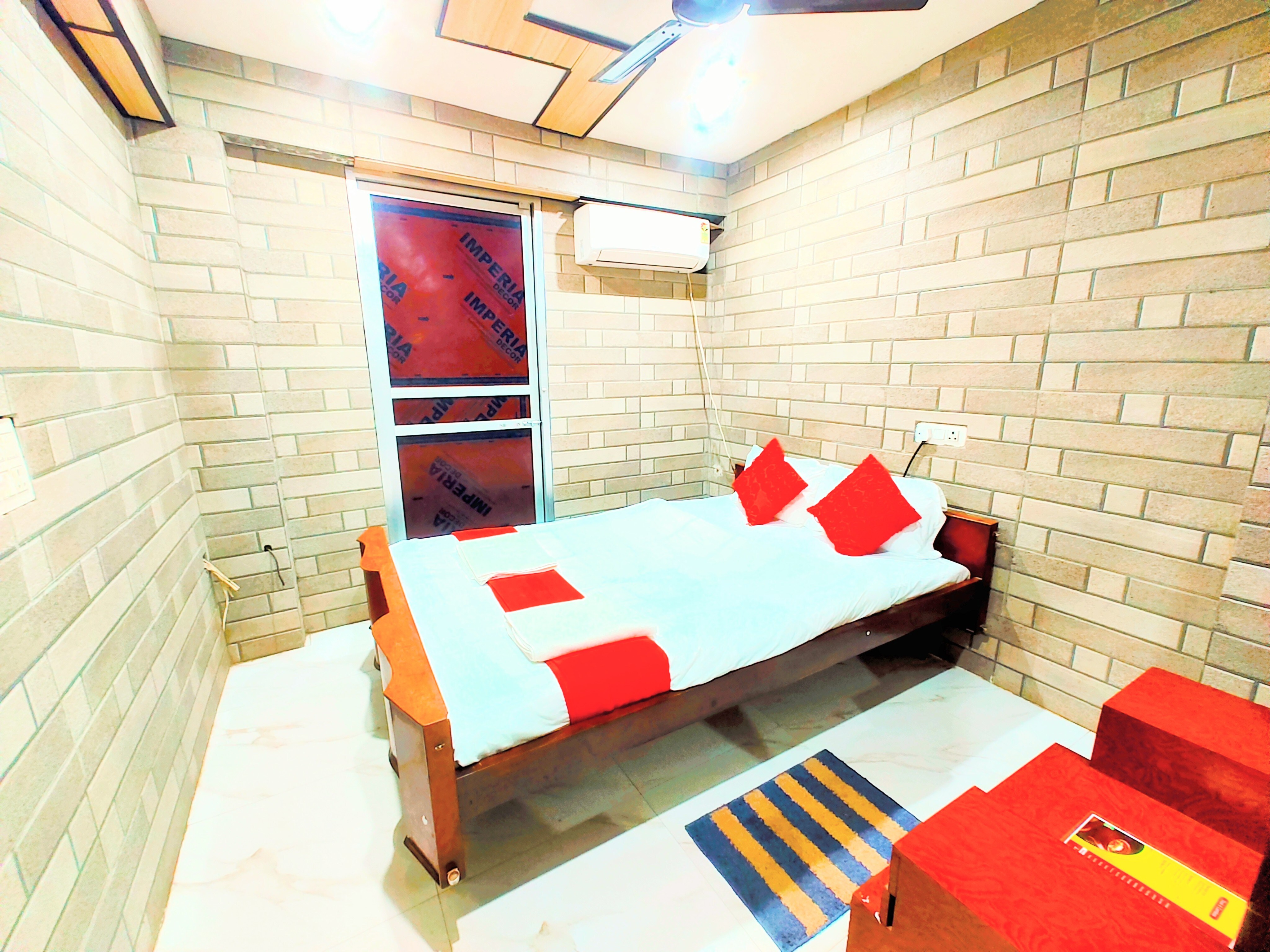 Hotel Dev Homestay- Infornt of BHU - Tap to explore photos
