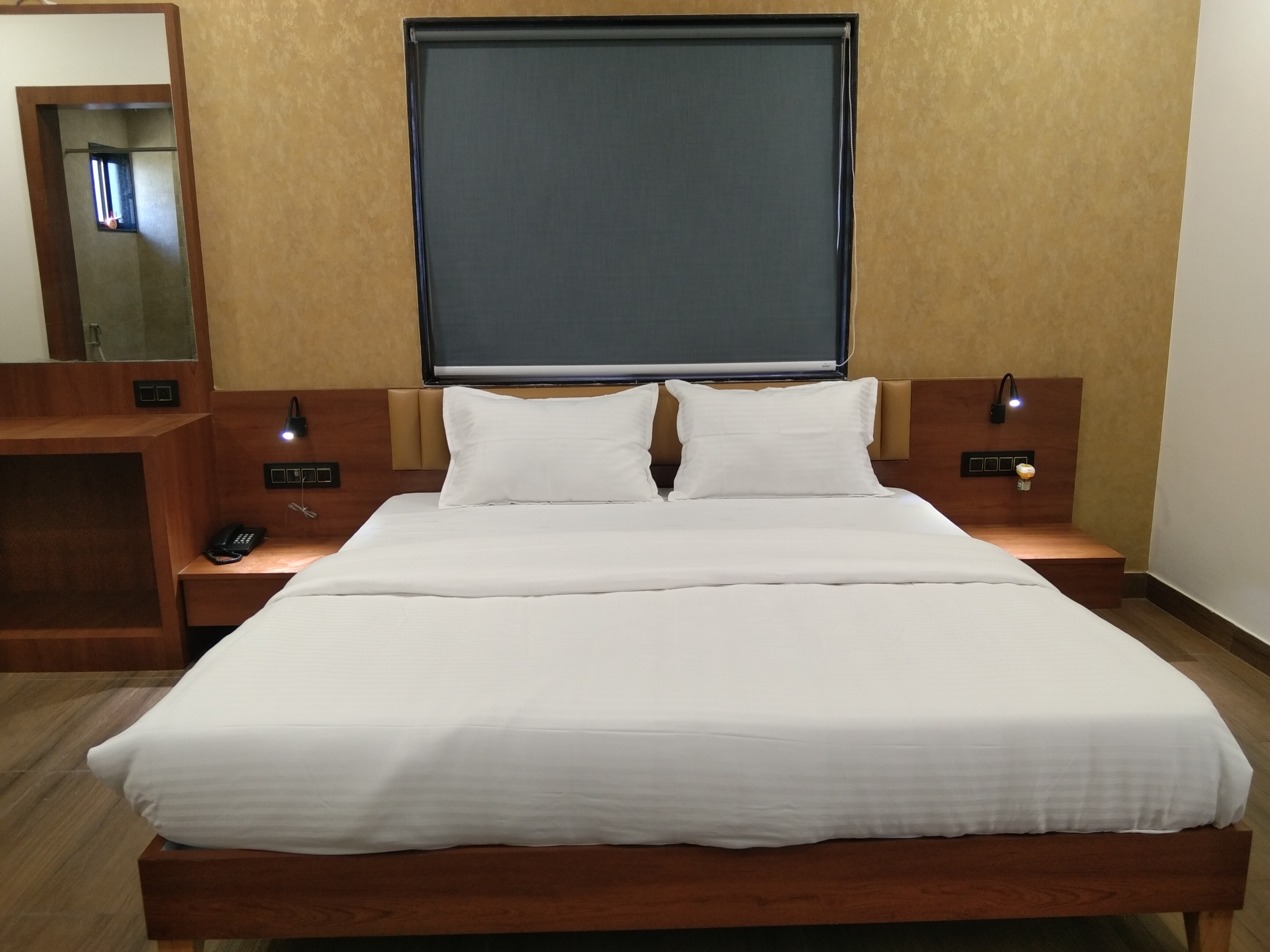 HOTEL THE DEVRAJ PALACE ( 100 METERS FROM BHUJ RAILWAY STATION ) - Tap to explore photos
