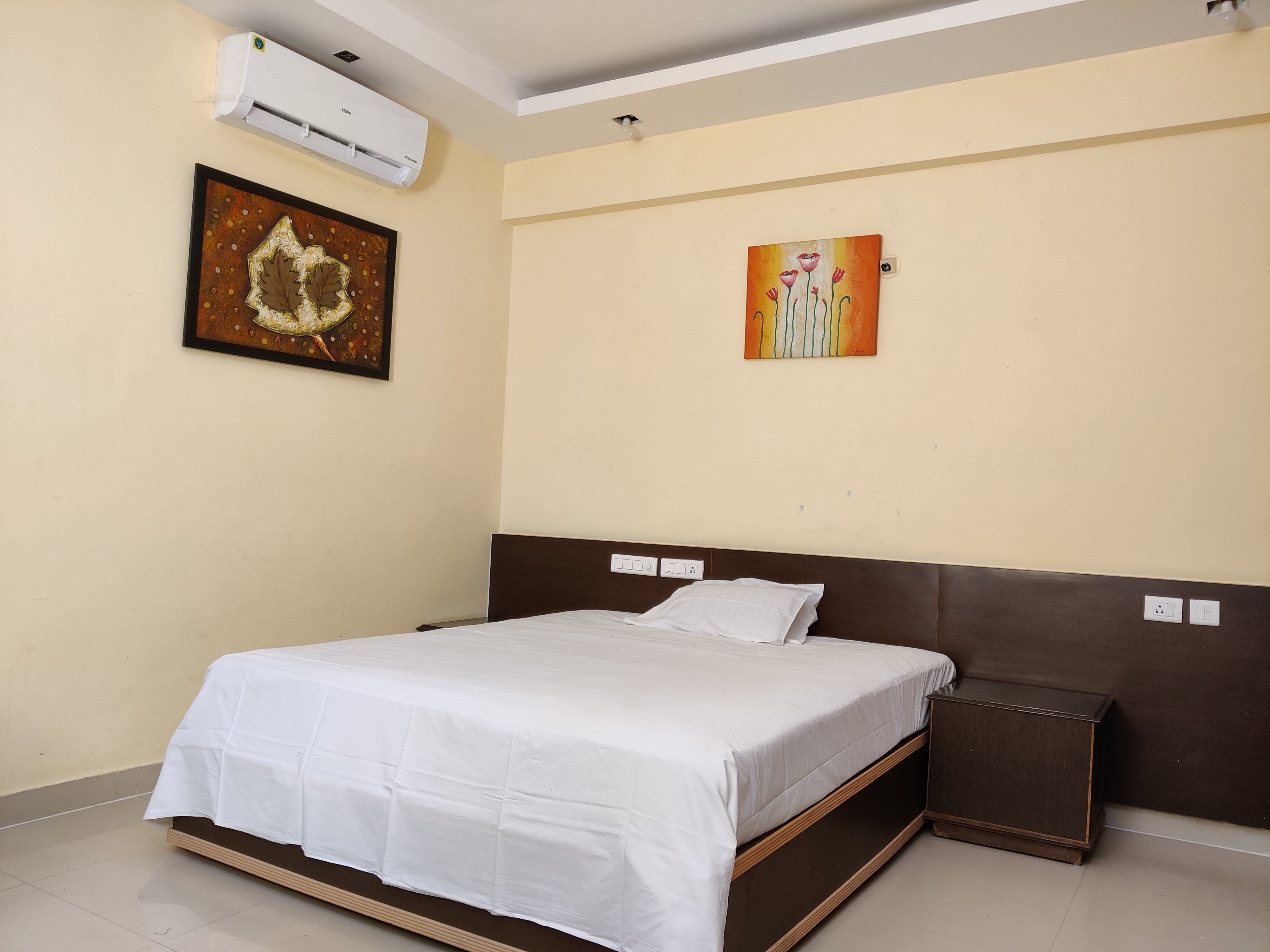 Fernandes Complex - Tap to explore photos