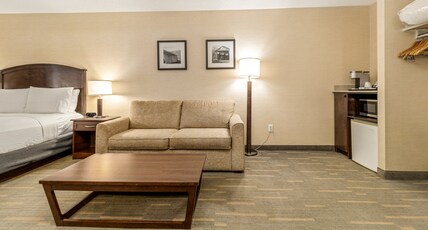 Holiday Inn LETHBRIDGE Room Type - 1 Bedroom Suite Pool View Sofa Bed 3 Queen Holiday Inn LETHBRIDGE Room Type - 1 Bedroom Suite Pool View Sofa Bed 3 Queen