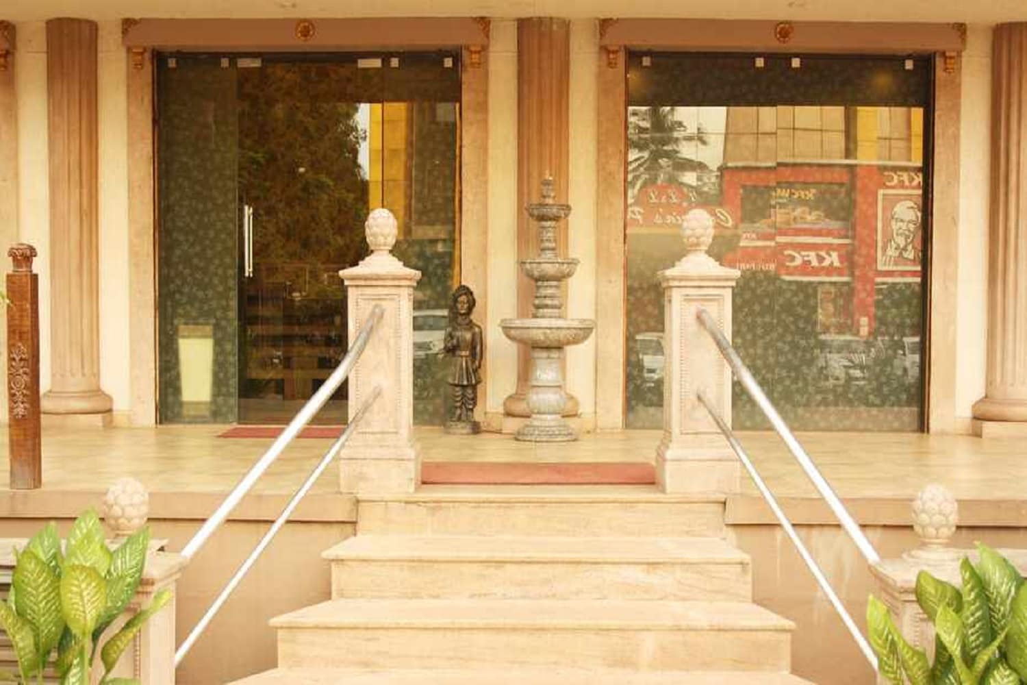 Hotel La Grace - Tap to explore photos