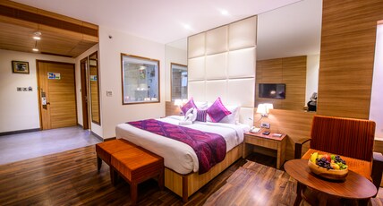 Best Western La Vista Pathankot Room Type - 1 King Bed, Non-Smoking, Premium Room, Flat Screen Television, Air-Conditioned, Wi-Fi, Coffee And Te