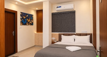 Soni's Mansion-100m from Khajuraho Temples Room Type - Deluxe Room with Balcony Soni's Mansion-100m from Khajuraho Temples Room Type - Deluxe Room with Balcony