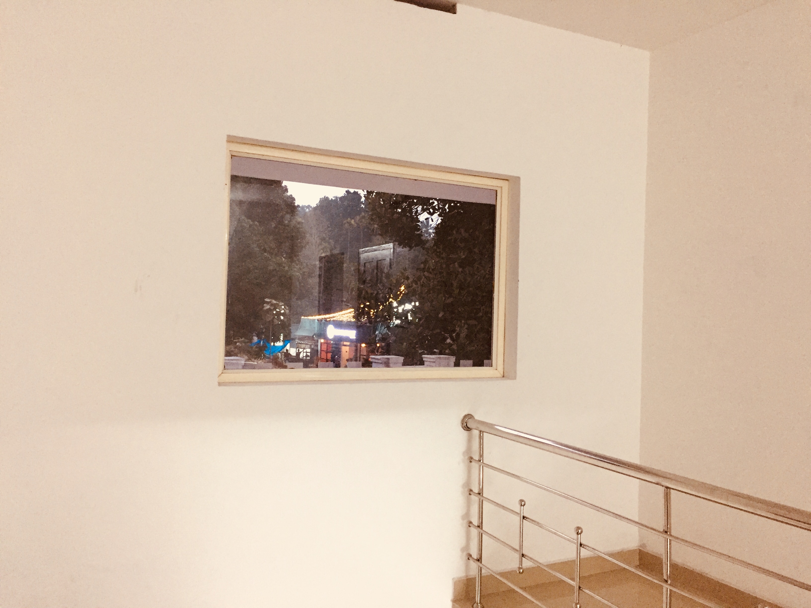 White Clouds Cottage - Tap to explore photos