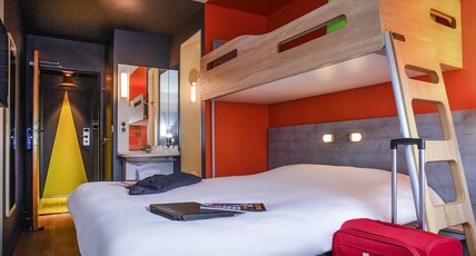 Ibis Budget Saint Lo Room Type - Triple Room with large bed and overhead bunk