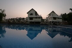Skydale 2BH Pool Villa, Athirapilly
