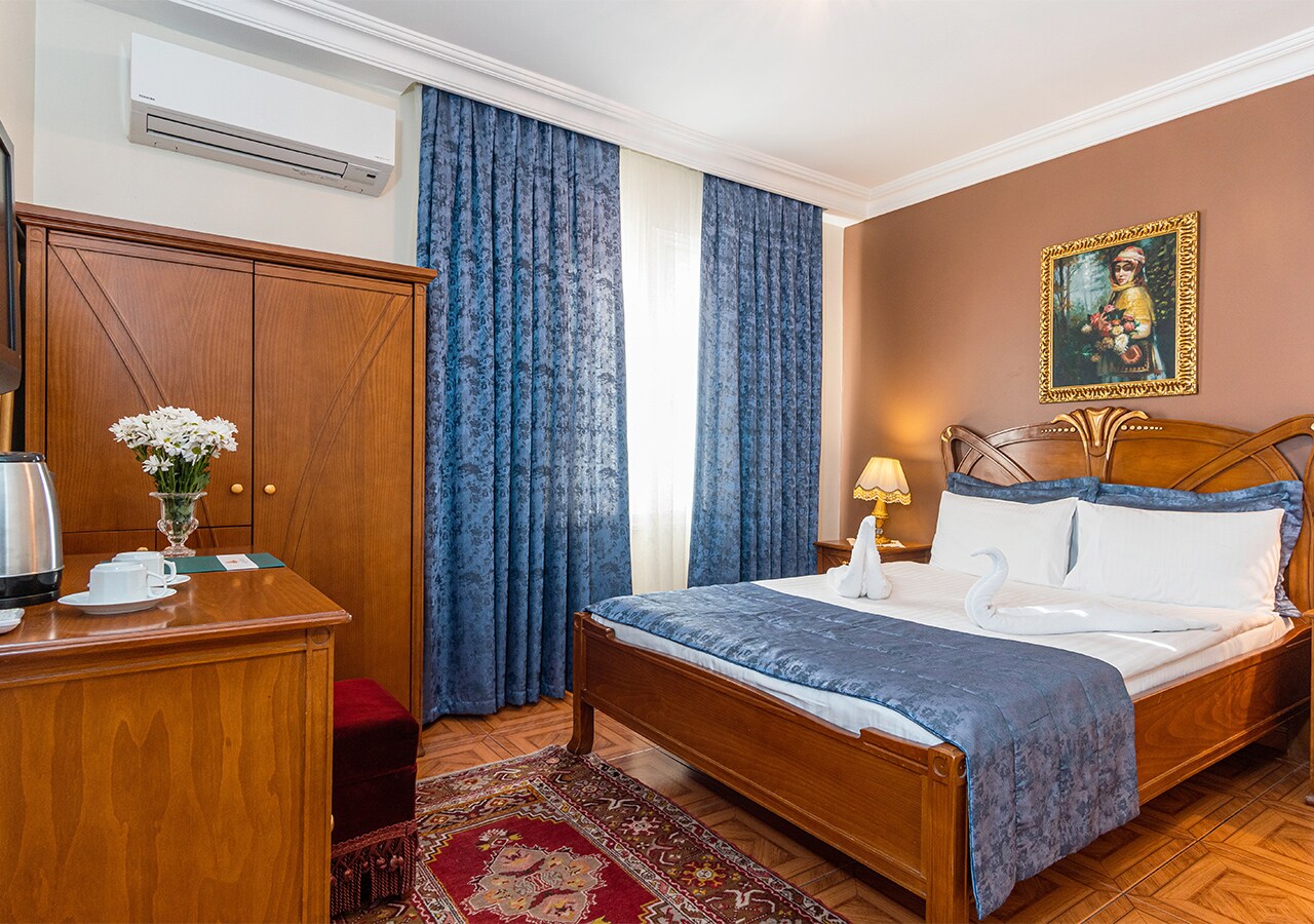 Alzer Hotel Special Class - Tap to explore photos