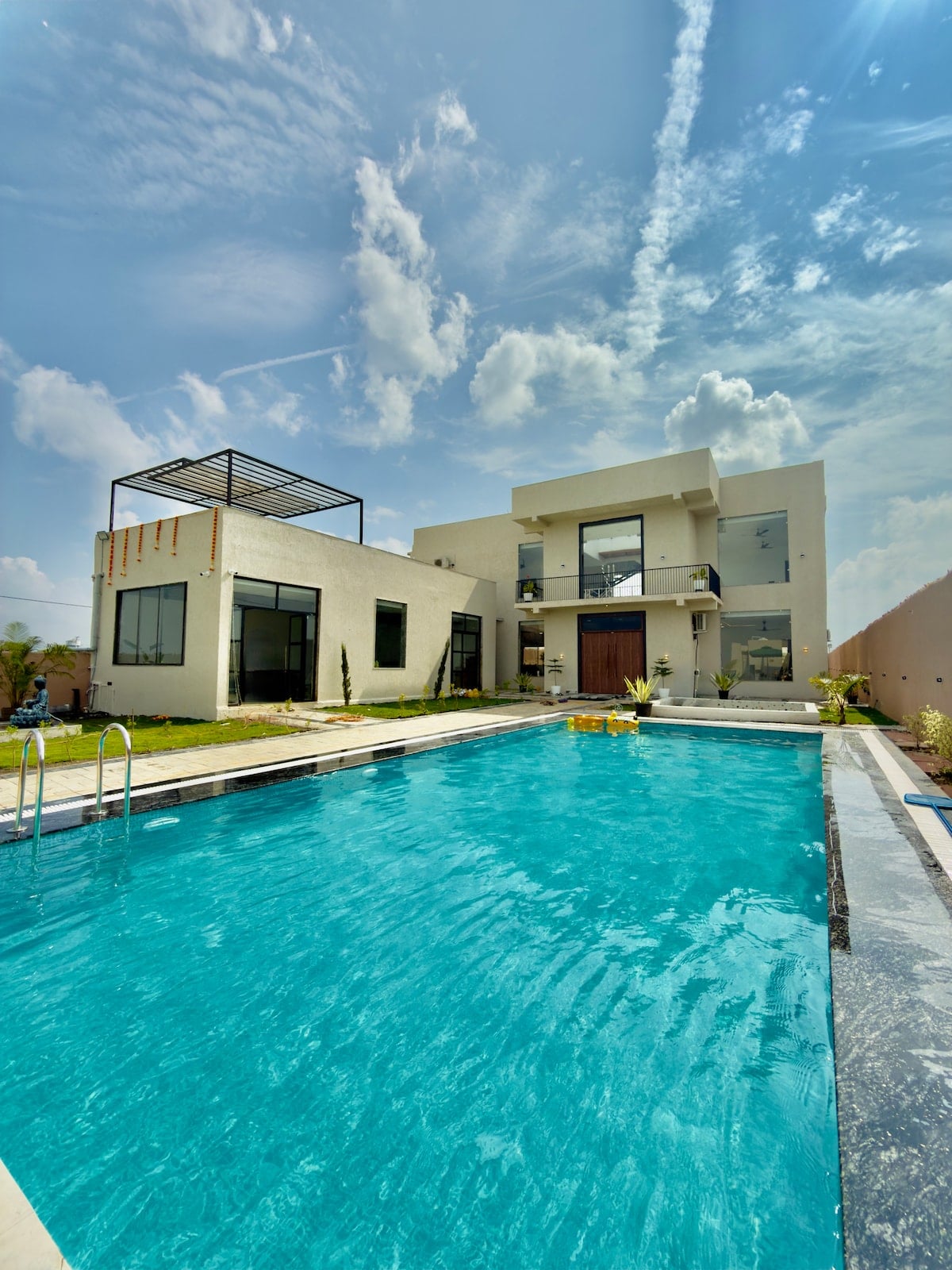 Vyan Villa Private luxury farmhouse for parties - Tap to explore photos