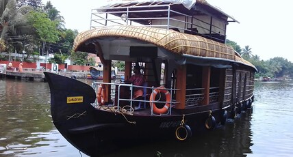 SREEKRISHNA HOUSEBOATS Room Type - one bedroom deluxe private houseboat with all meals  (2pax) fixed timing for AC