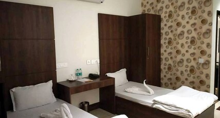 Homestays Ludhiana Room Type - Deluxe Twin