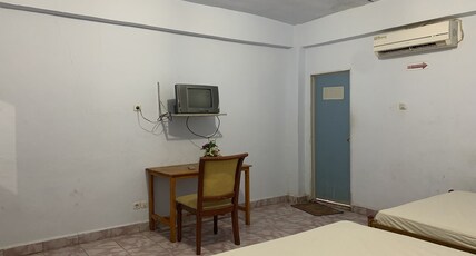 Hotel O Surya HotelNearTaman Anggrek Pkk Watansoppeng Room Type - Indonesia Suite Family Hotel O Surya HotelNearTaman Anggrek Pkk Watansoppeng Room Type - Indonesia Suite Family