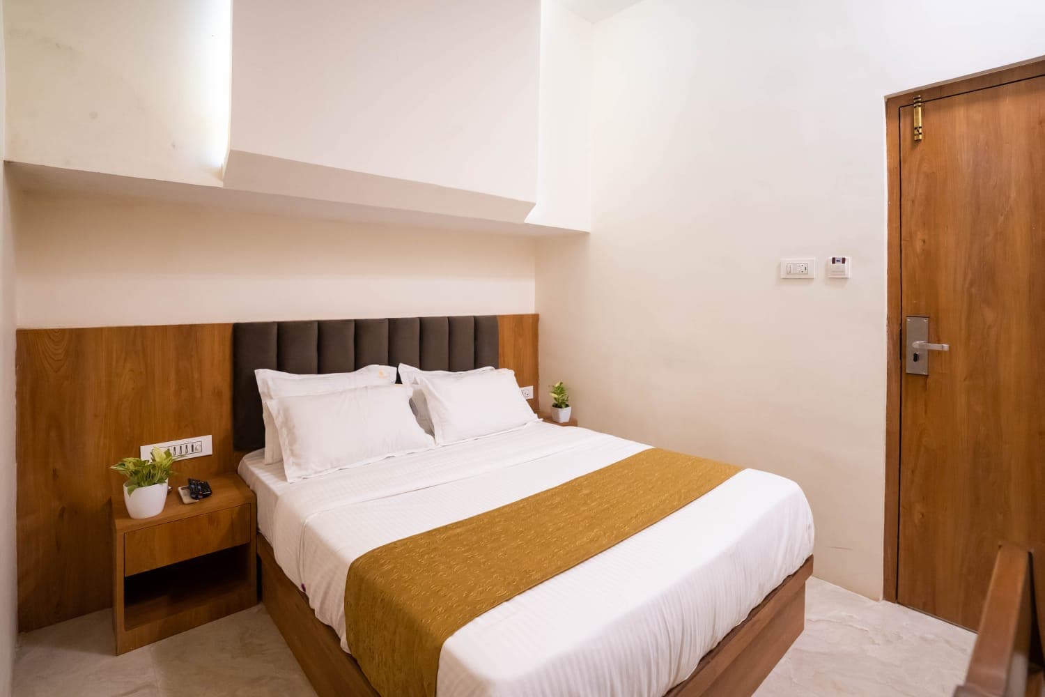 HOTEL THE  PLATINUM - Tap to explore photos