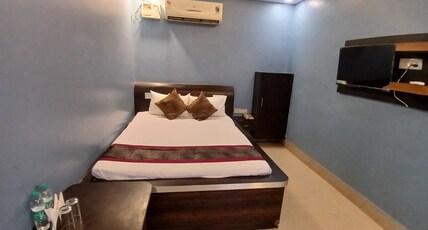 HOTEL SHREYASH INN Room Type - Deluxe Room