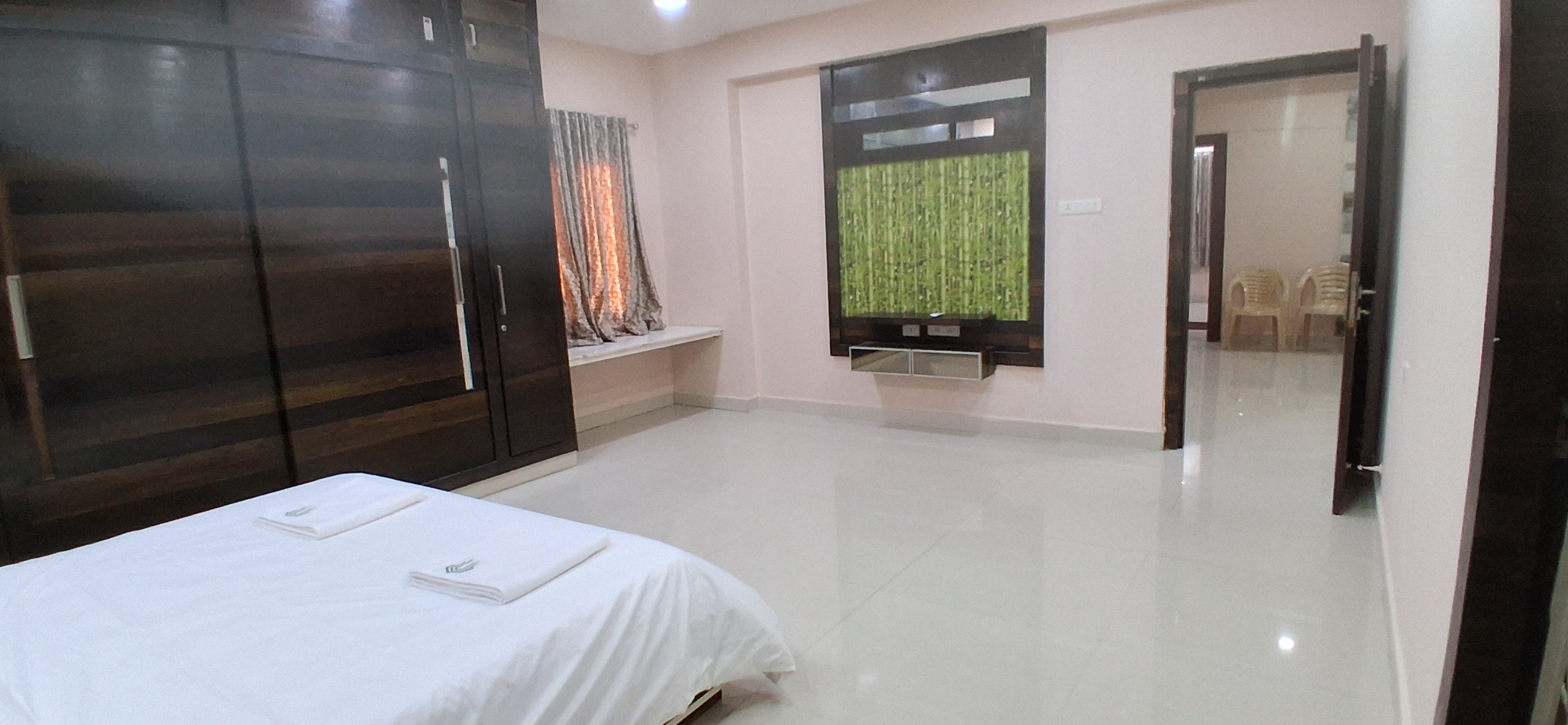 Downtown Stay - Rooms & Serviced Apartments - Tap to explore photos