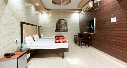 Prabhat Palace Room Type - Deluxe Room